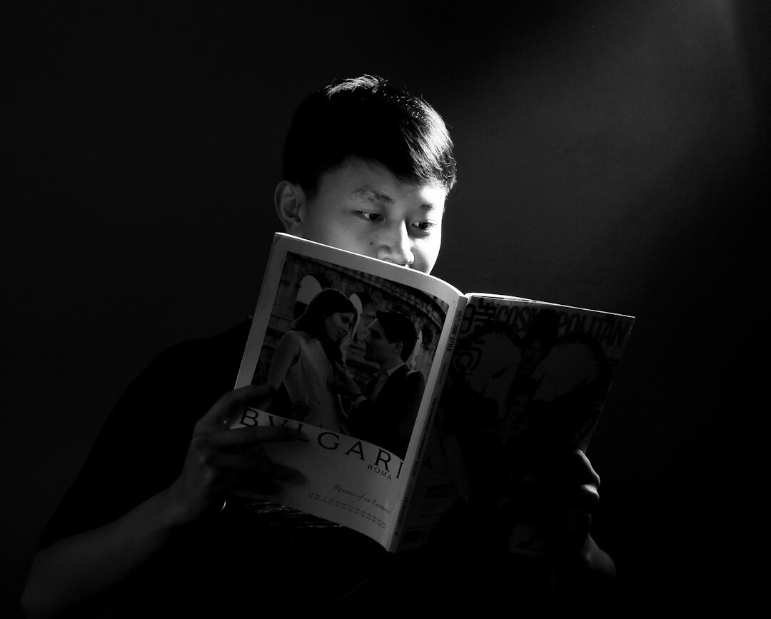 detective reading clues